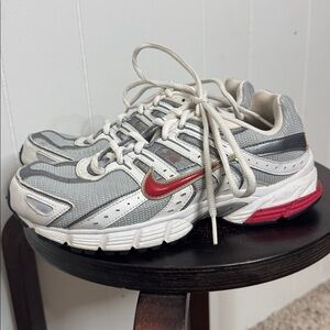 Nike women’s sneakers size 7.5 skyraider